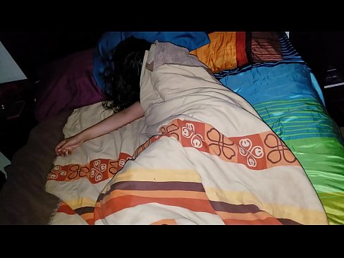❤️ Nevlastní syn buzeruje svou mladou nevlastní matku, zatímco ona spí. ❤❌ Šukání video u cs.extraclasswork.ru ❤